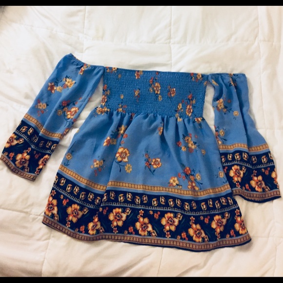 Off Shoulder Floral Top - Picture 2 of 4